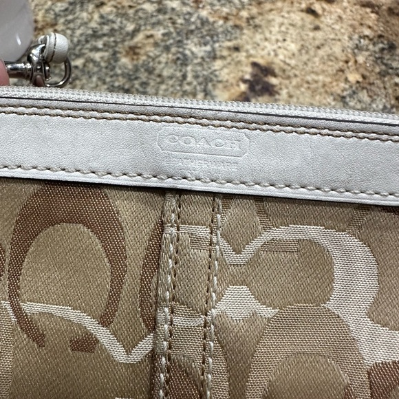 Coach Wristlet - Picture 10 of 11